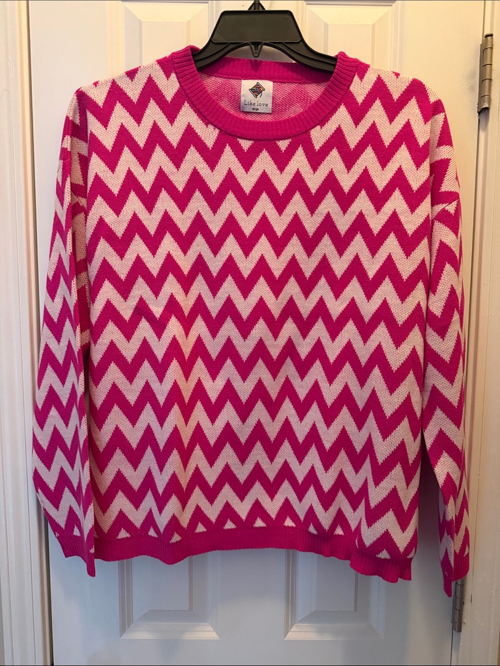 Women's Chevron Crewneck Sweater in Bright Pink & White Large